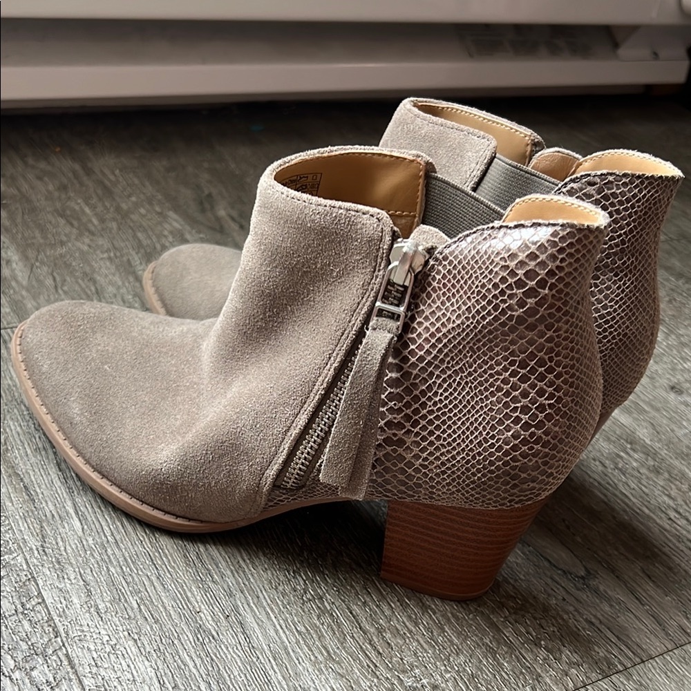 Vionic Anne Bootie
